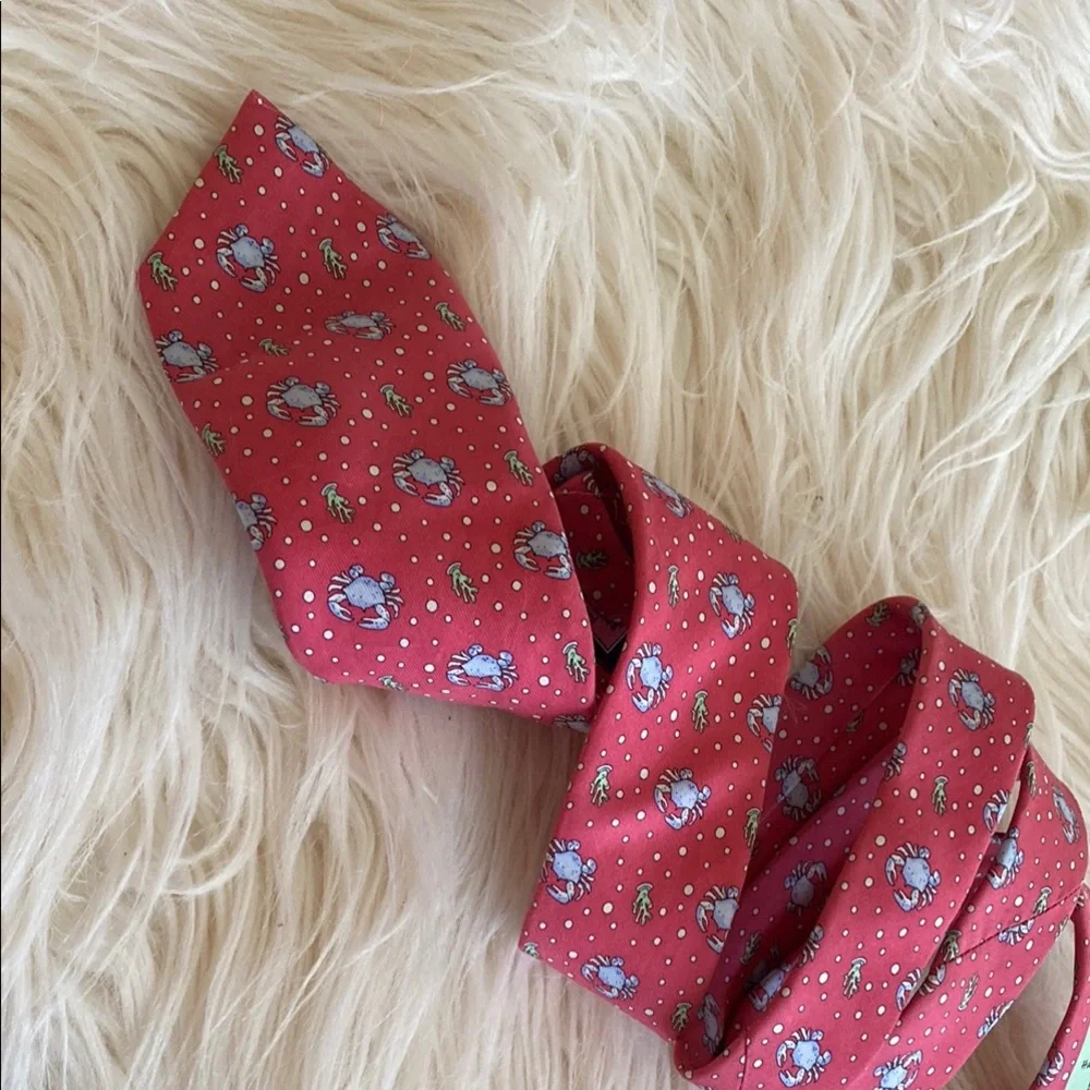 Vineyard vines 100% silk crab Tie
